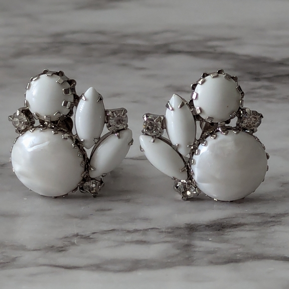 Vintage Bracelet and Earrings Set White Stones and Silver Tone - Picture 4 of 10